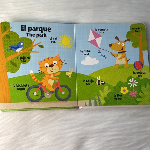 Baby/Toddler/Children Bilingual Board Book Spanish & English "First Words" - Picture 4 of 8